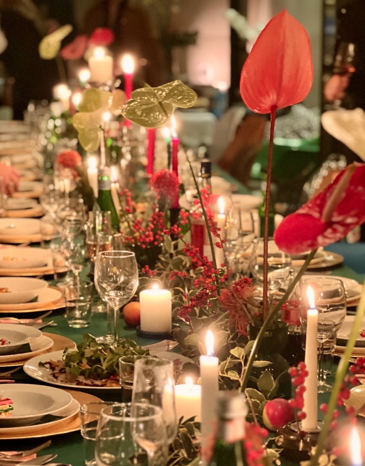 Florale Tafeldekoration bei einem Event